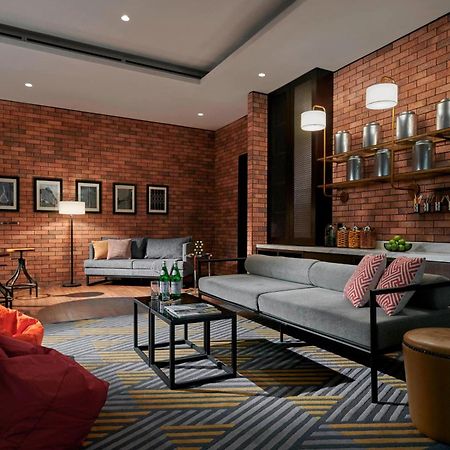 Hotel Stripes Kuala Lumpur, Autograph Collection Экстерьер фото The Library