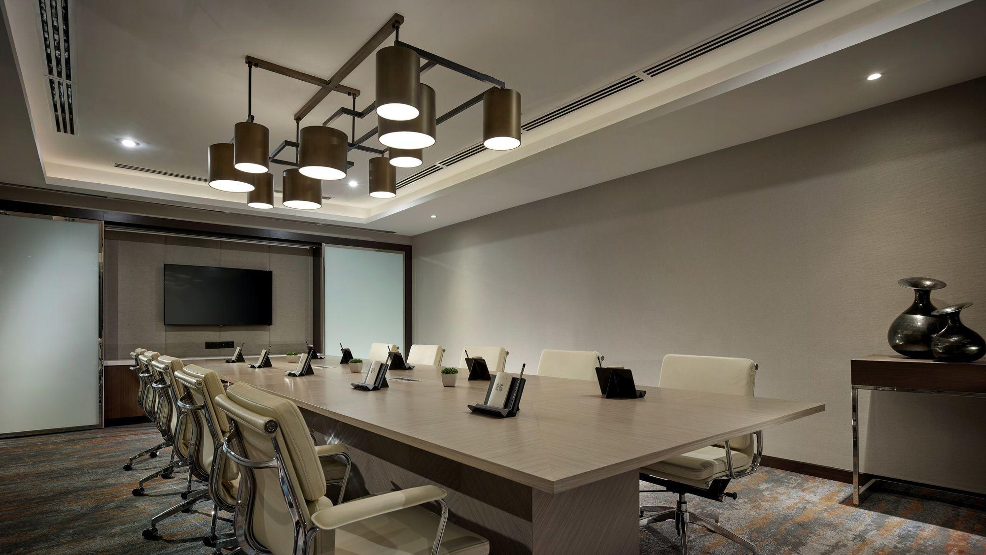 Hotel Stripes Kuala Lumpur, Autograph Collection Экстерьер фото A meeting room at the hotel