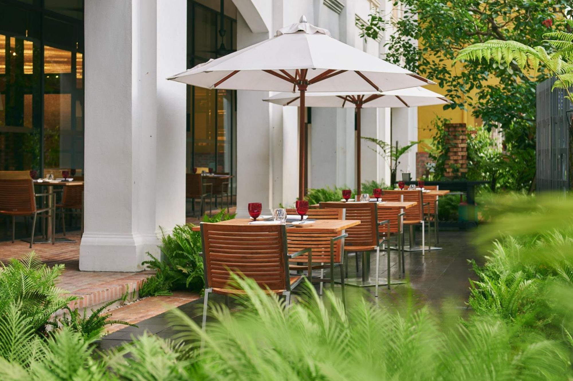 Hotel Stripes Kuala Lumpur, Autograph Collection Экстерьер фото The Garden Grille