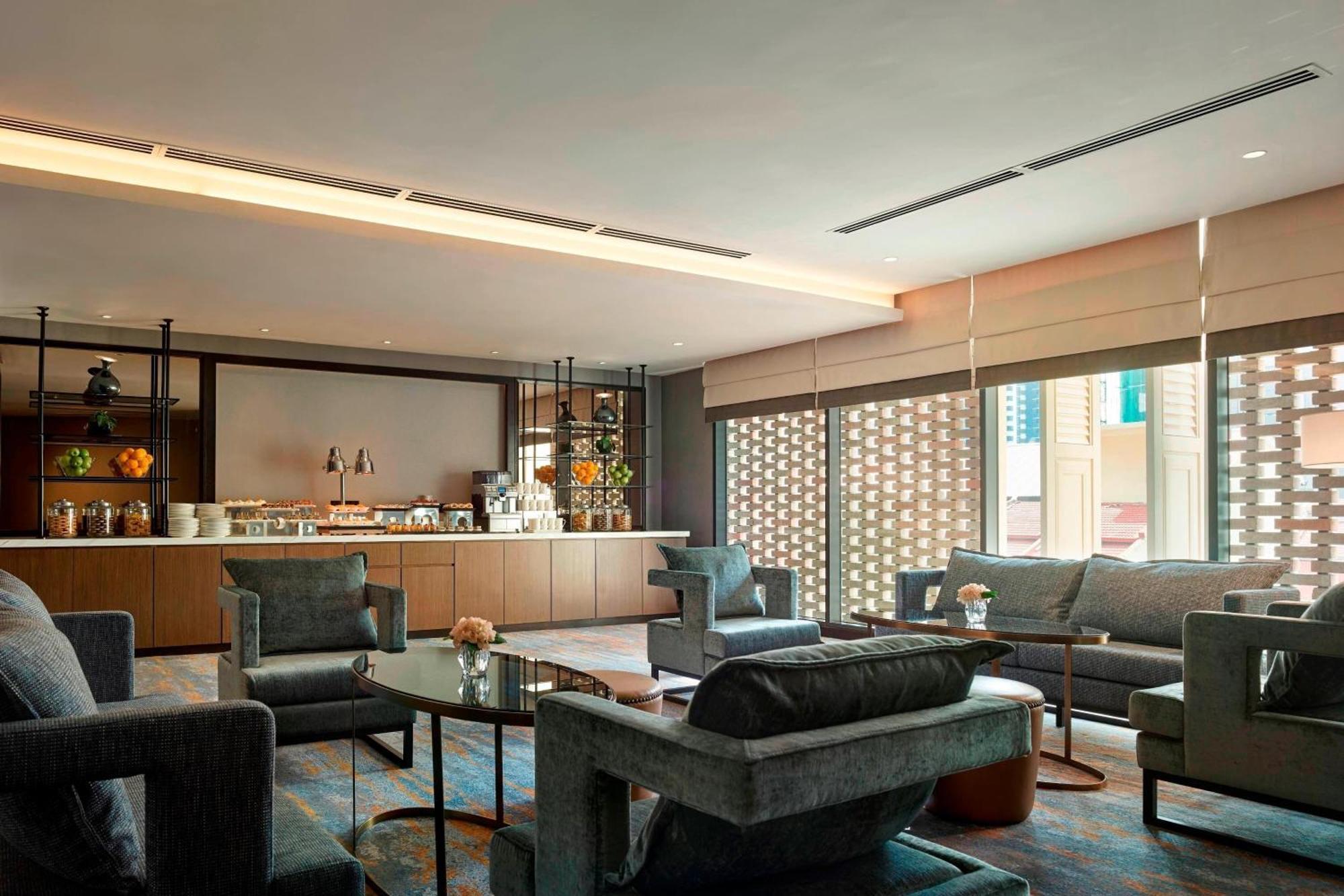 Hotel Stripes Kuala Lumpur, Autograph Collection Экстерьер фото The Club lounge at Hong Kong International Airport