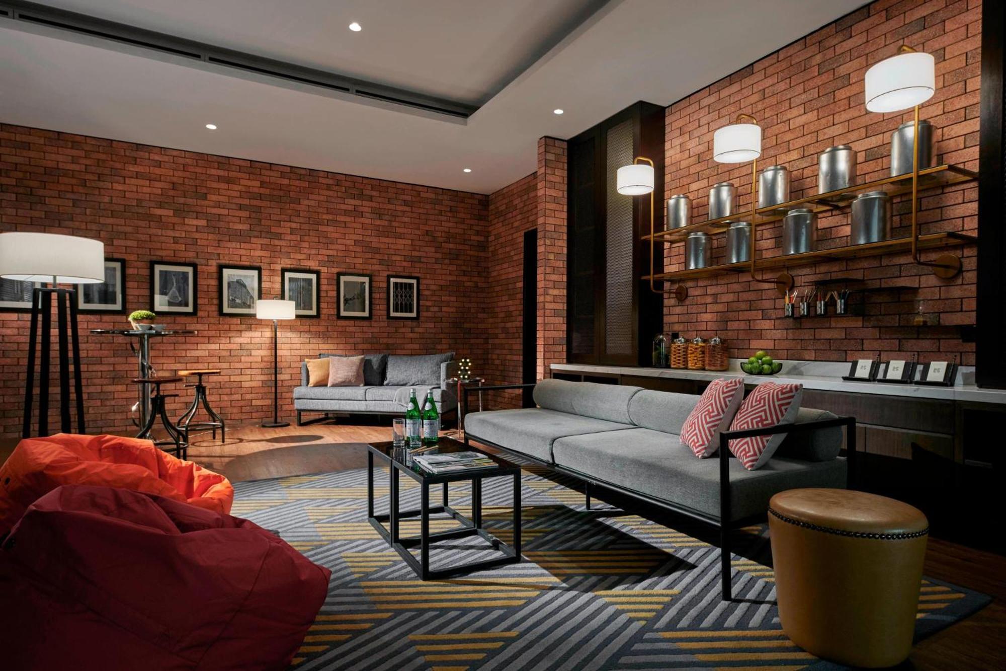 Hotel Stripes Kuala Lumpur, Autograph Collection Экстерьер фото The Library