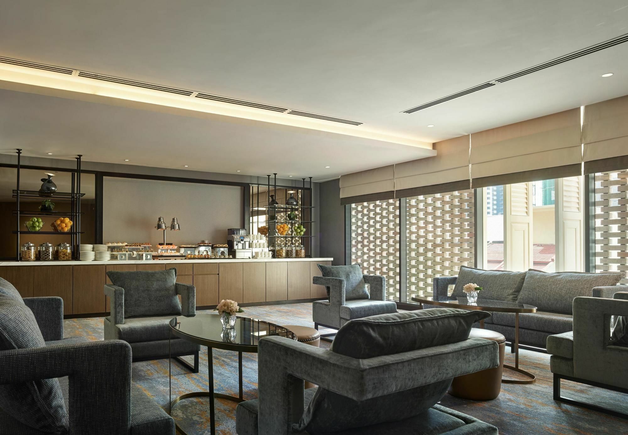 Hotel Stripes Kuala Lumpur, Autograph Collection Экстерьер фото The Club lounge at London Heathrow Airport